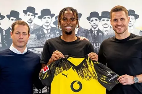 دورتموند يضم كارني تشوكويميكا نهائيا من تشيلسي